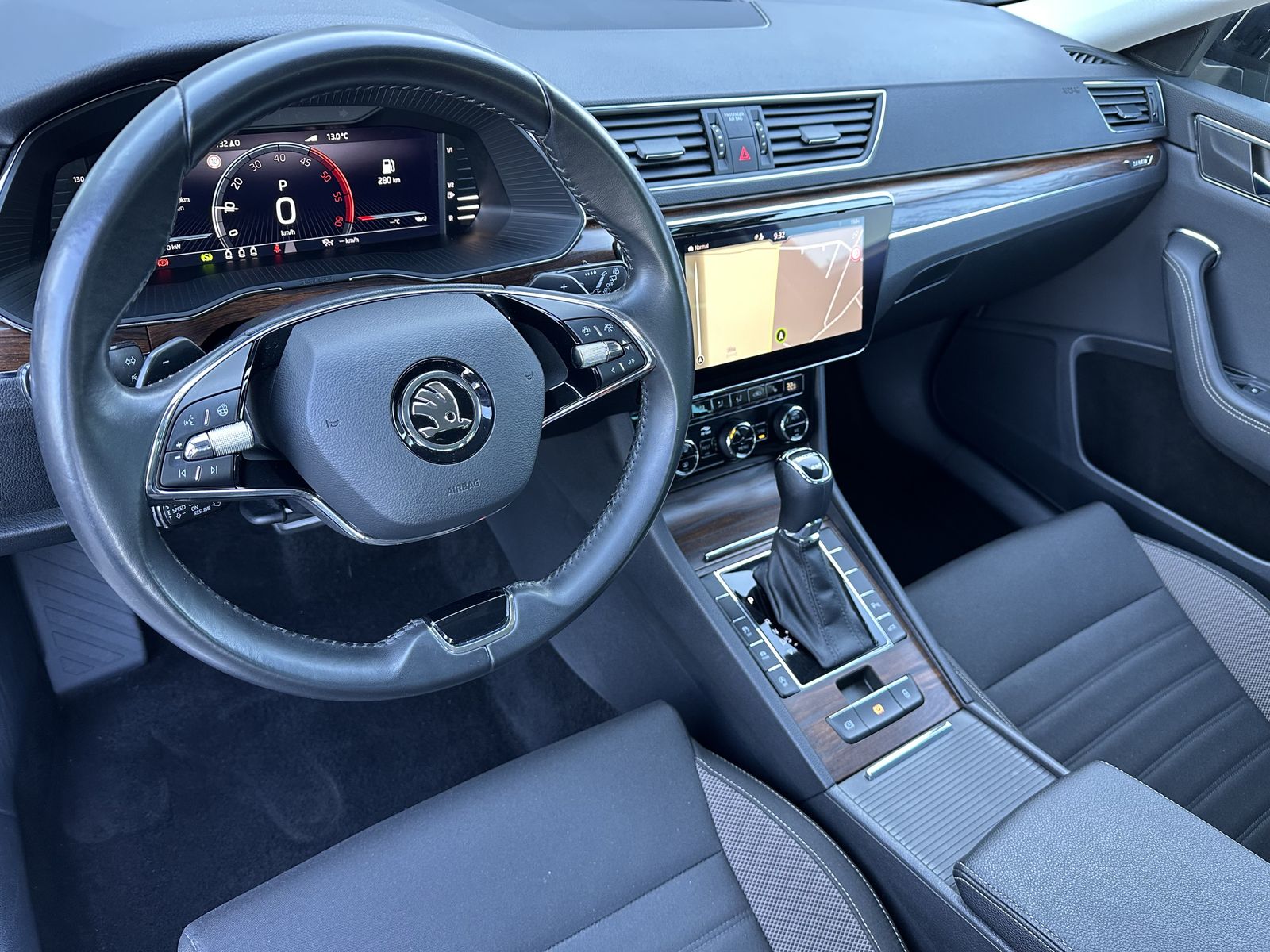Fahrzeugabbildung SKODA Superb Combi 2.0 TDI 4x4 DSG Scout NAV+LED+AHK