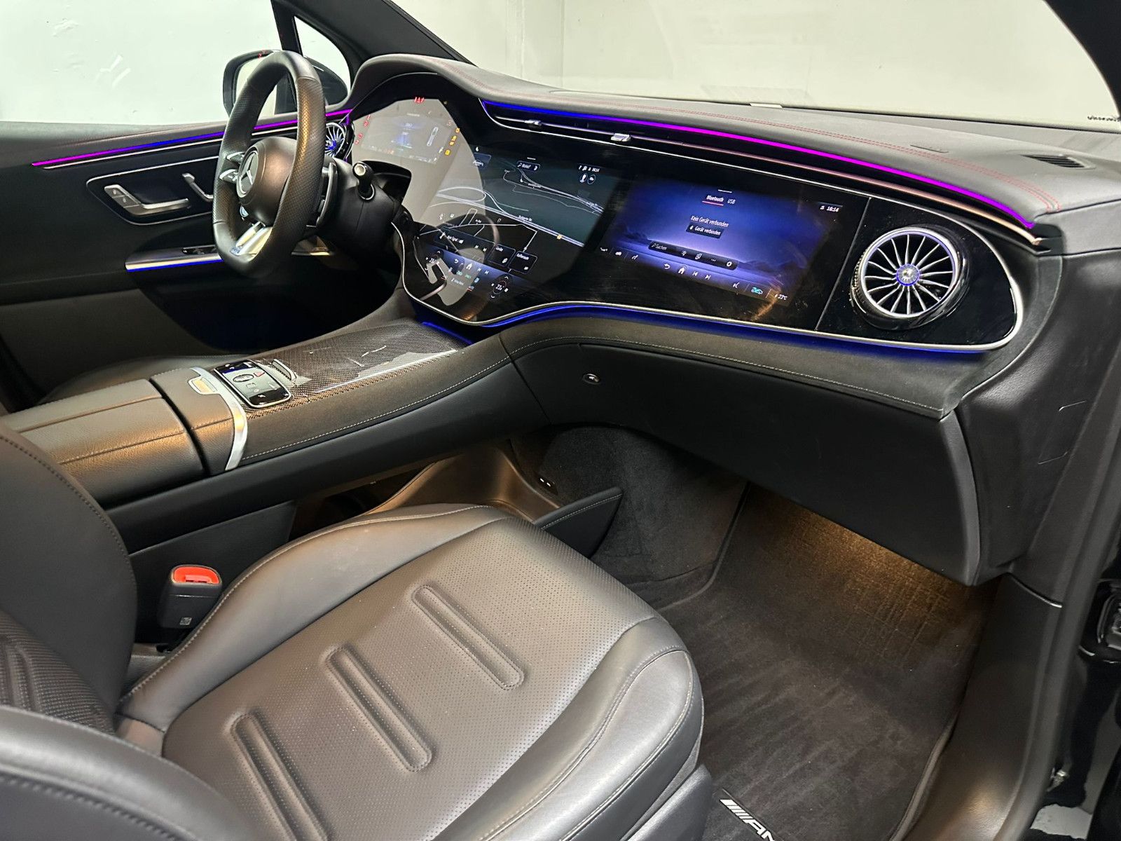 Fahrzeugabbildung Mercedes-Benz EQE 43 SUV AMG-LINE 4MATIC *Hyperscreen*PANO*