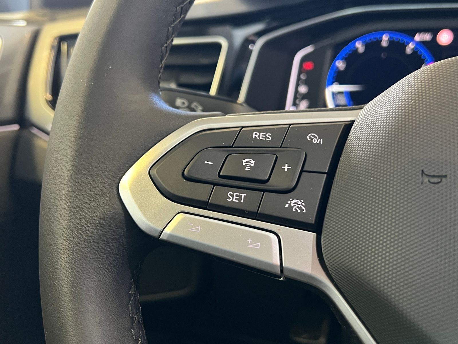 Fahrzeugabbildung Volkswagen Polo Style 1.0 TSI *15"-LM, Navi, ACC*