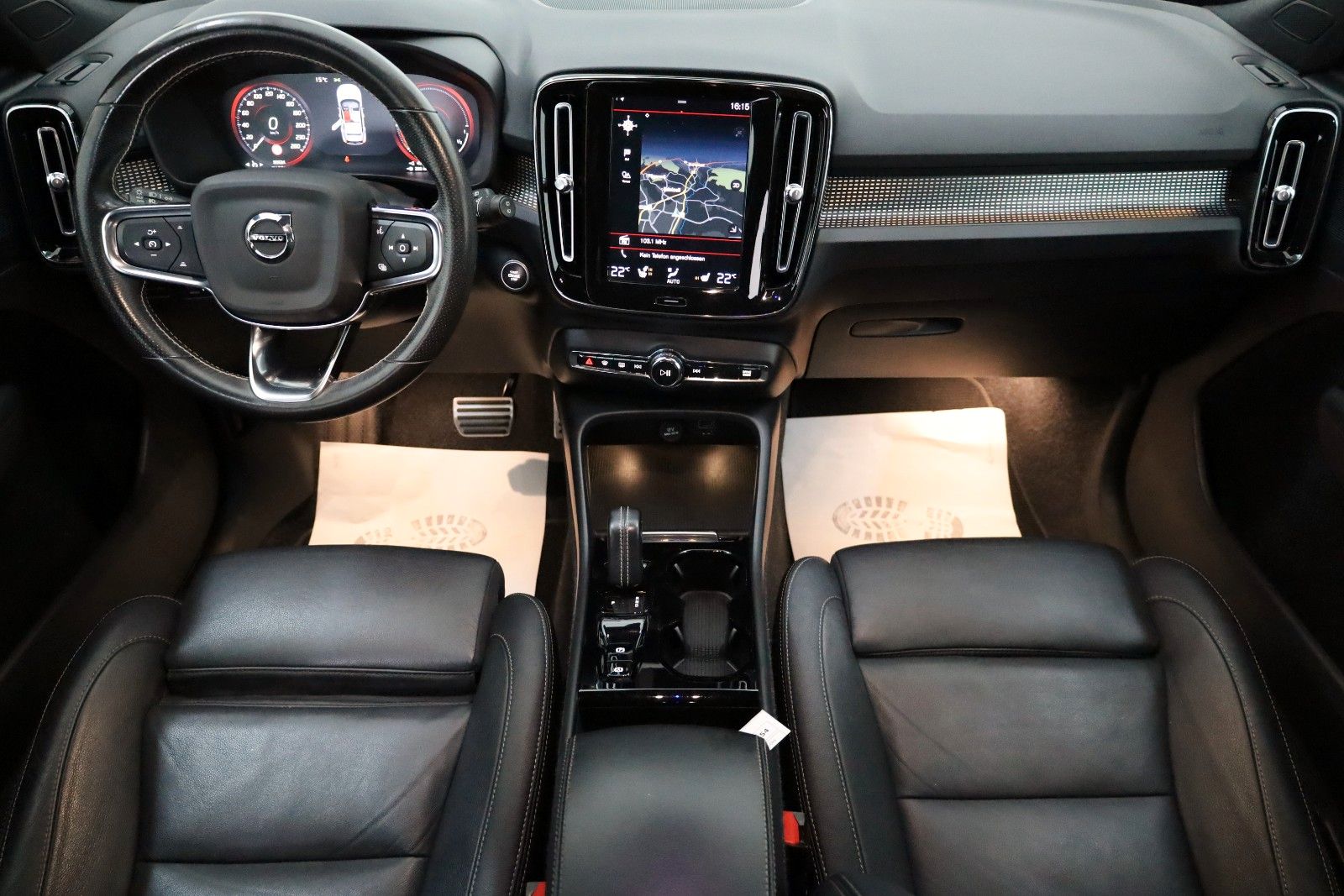 Fahrzeugabbildung Volvo XC40 T5 R Design Recharge Leder,Navi,LED,Kamera