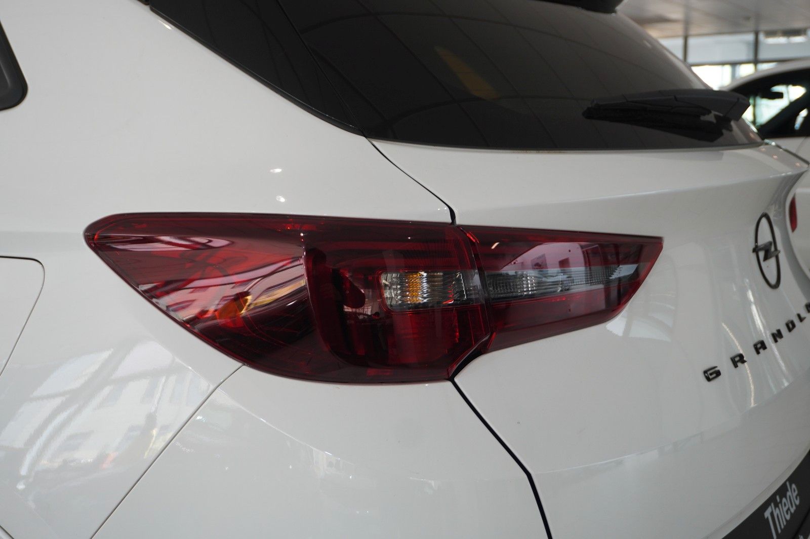 Fahrzeugabbildung Opel Grandland (X) 1.6T GSe HYBRID 4X4 NAVI/LED/SPORT