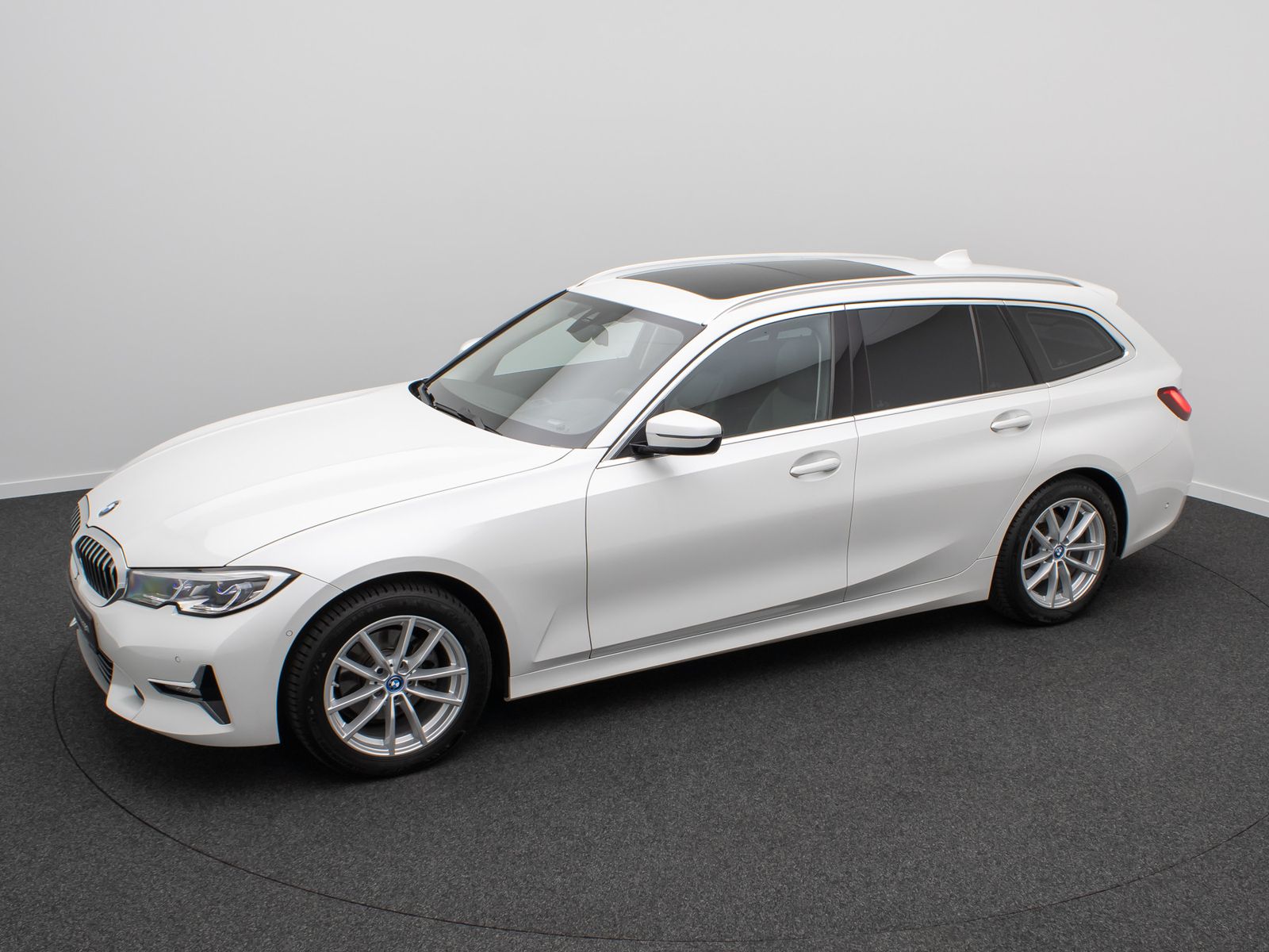 Fahrzeugabbildung BMW 320i Luxury Line Laser HUD Panorama Alarm AHK Hi