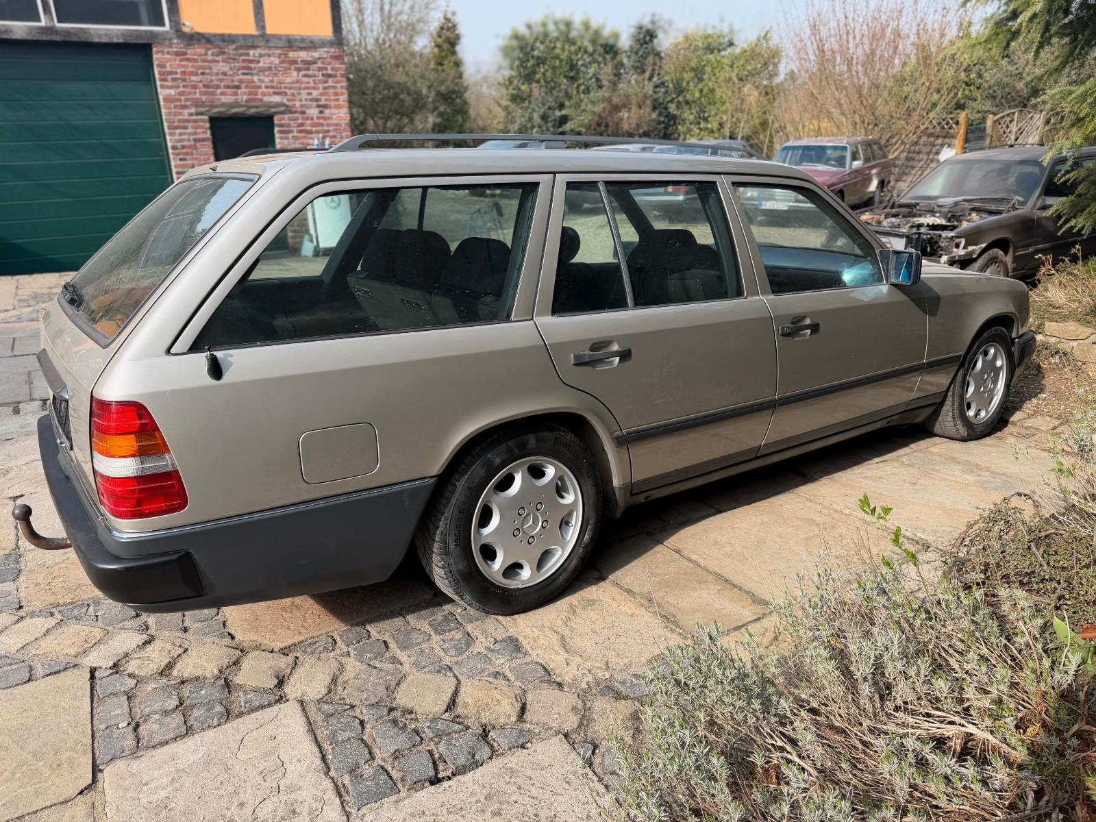 MERCEDES-BENZ 300 TD W124 109 CH BVA - 2ème MAIN - TOIT OUVRANT - 88000 km