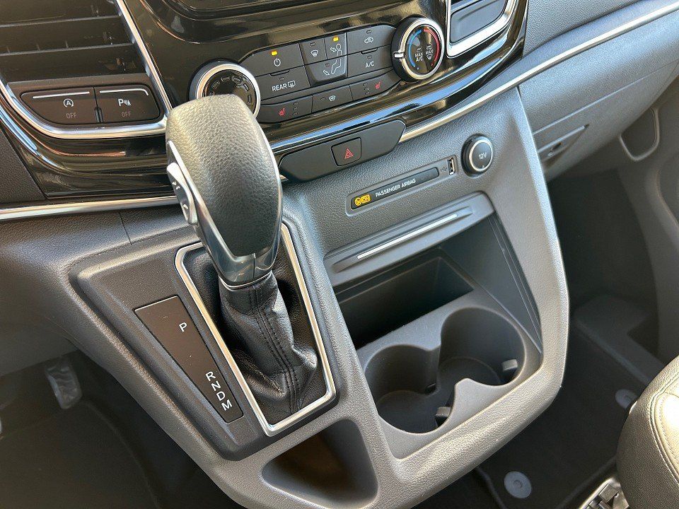 Fahrzeugabbildung Ford TOURNEO CUSTOM 2.0 TDCi AUT L1 8SITZER TITANIUM