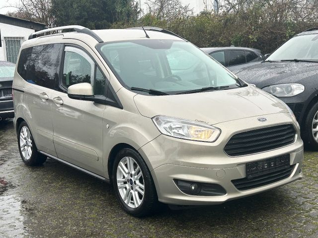 Ford Tourneo Courier 1.5 TDCi S&S Titanium