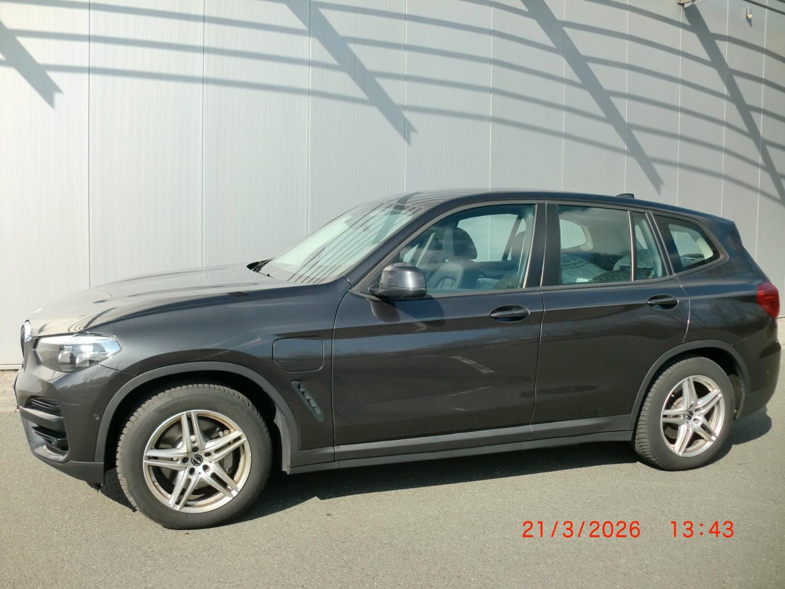 BMW X3 xDrive 30 e Advantage 2.0 Benzin Hybrid