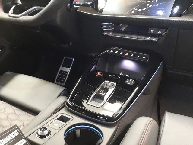 Fahrzeugabbildung Audi RS 3 Limousine Matrix SONOS PANO Kamera HuD