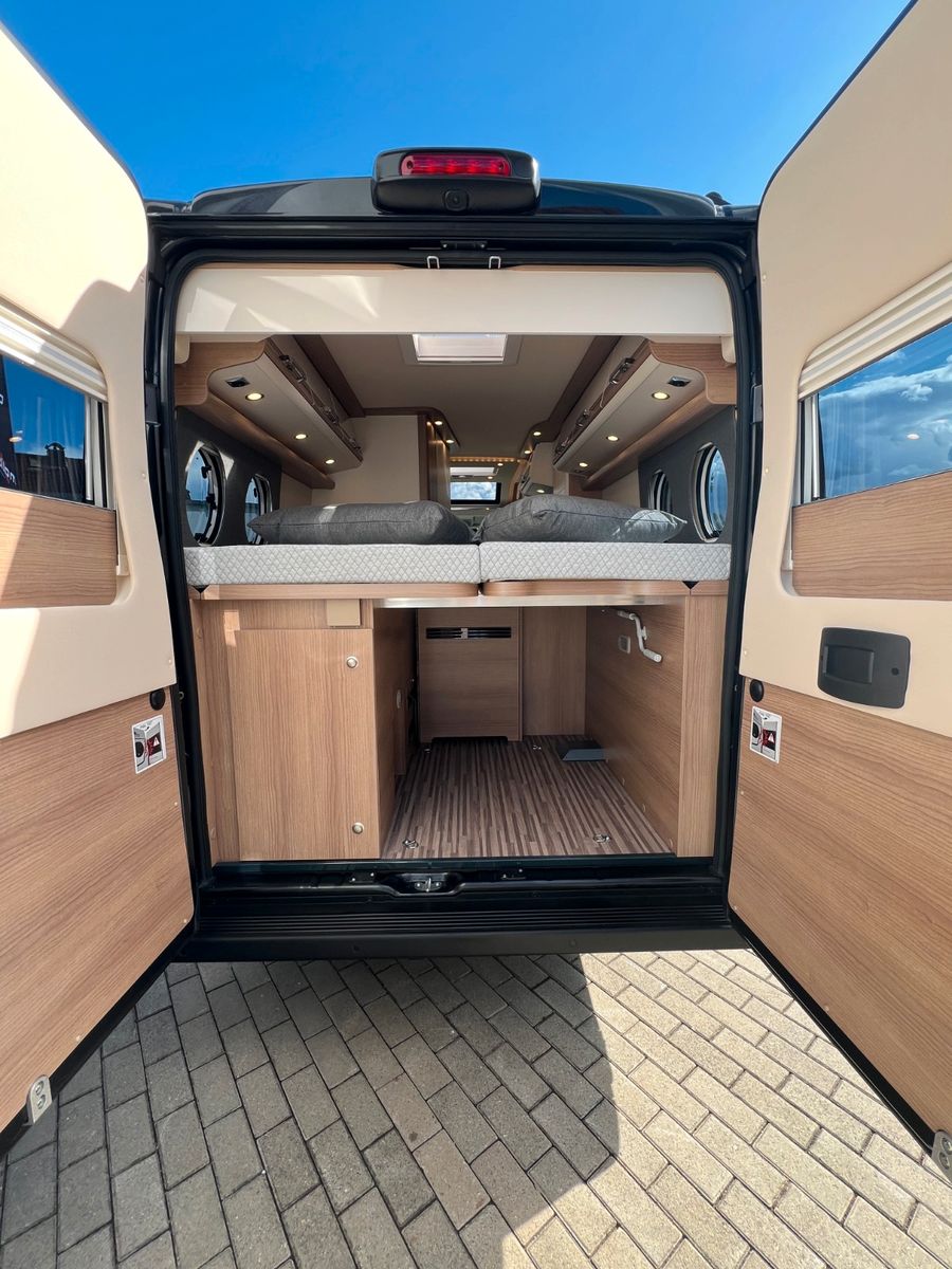 Fahrzeugabbildung Malibu Van first class - two rooms GT skyview 640 LE RB