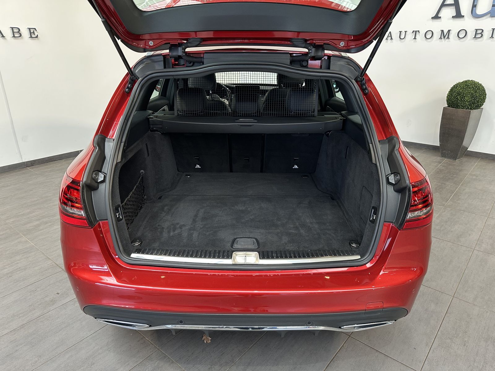 Fahrzeugabbildung Mercedes-Benz C 220d T 4Matic AMG-Line NAV+LED+18ZO+DISTRONIC