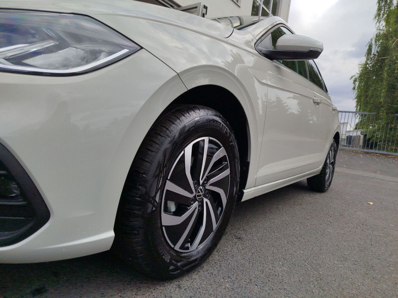 Fahrzeugabbildung Volkswagen Polo Life 1.0 l TSI OPF 70 kW (95 PS) 5-Gang