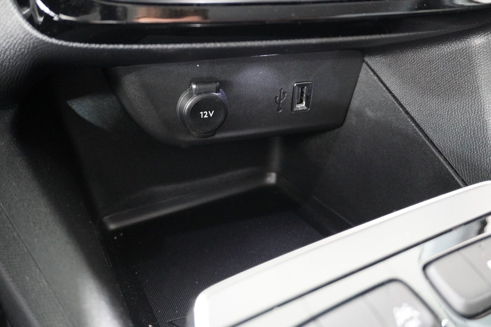 Fahrzeugabbildung Opel Mokka-e ELEGANCE 3-PHASIG NAVI/LED/KAMERA/DAB+