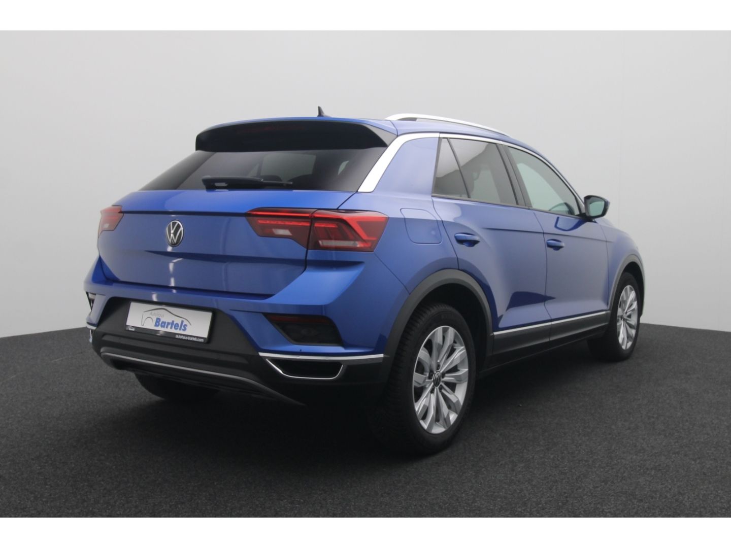 Fahrzeugabbildung Volkswagen T-Roc 1.5 Sport Pano Standheiz ACC SHZ Kamera