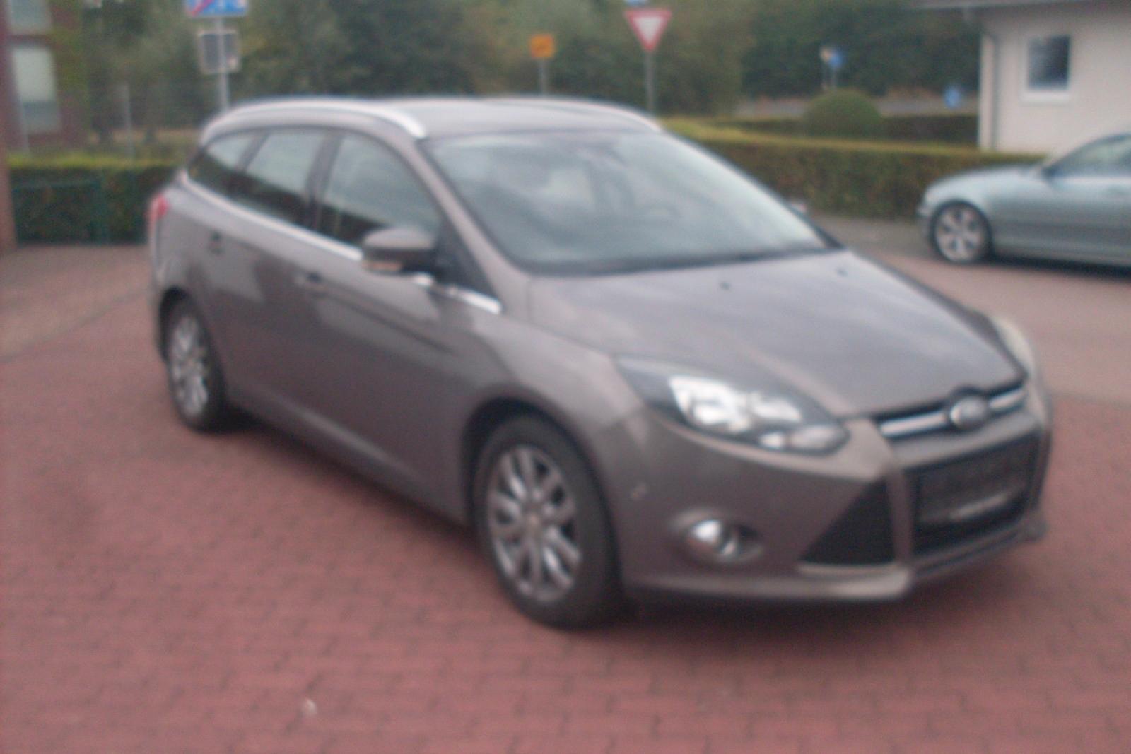 Ford Focus 2011 — rear view