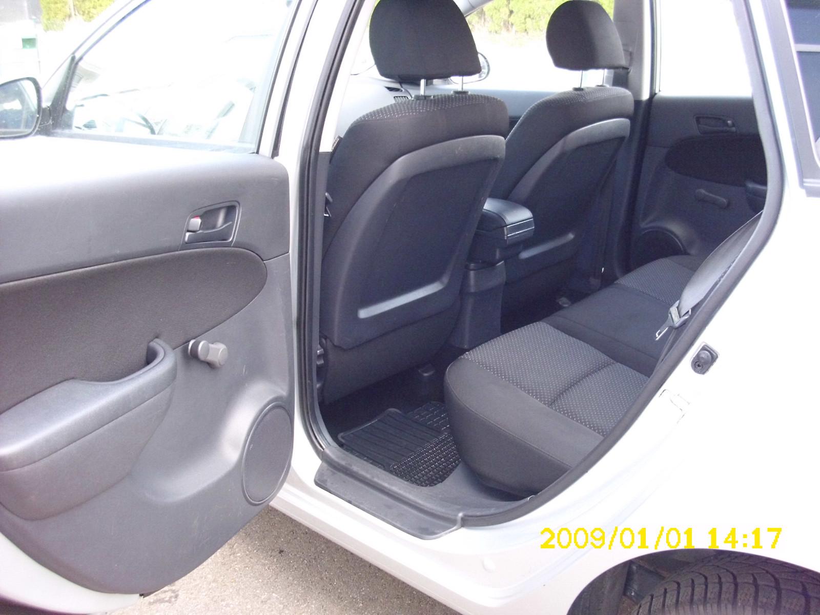 Hyundai i30 2009 — photo 12