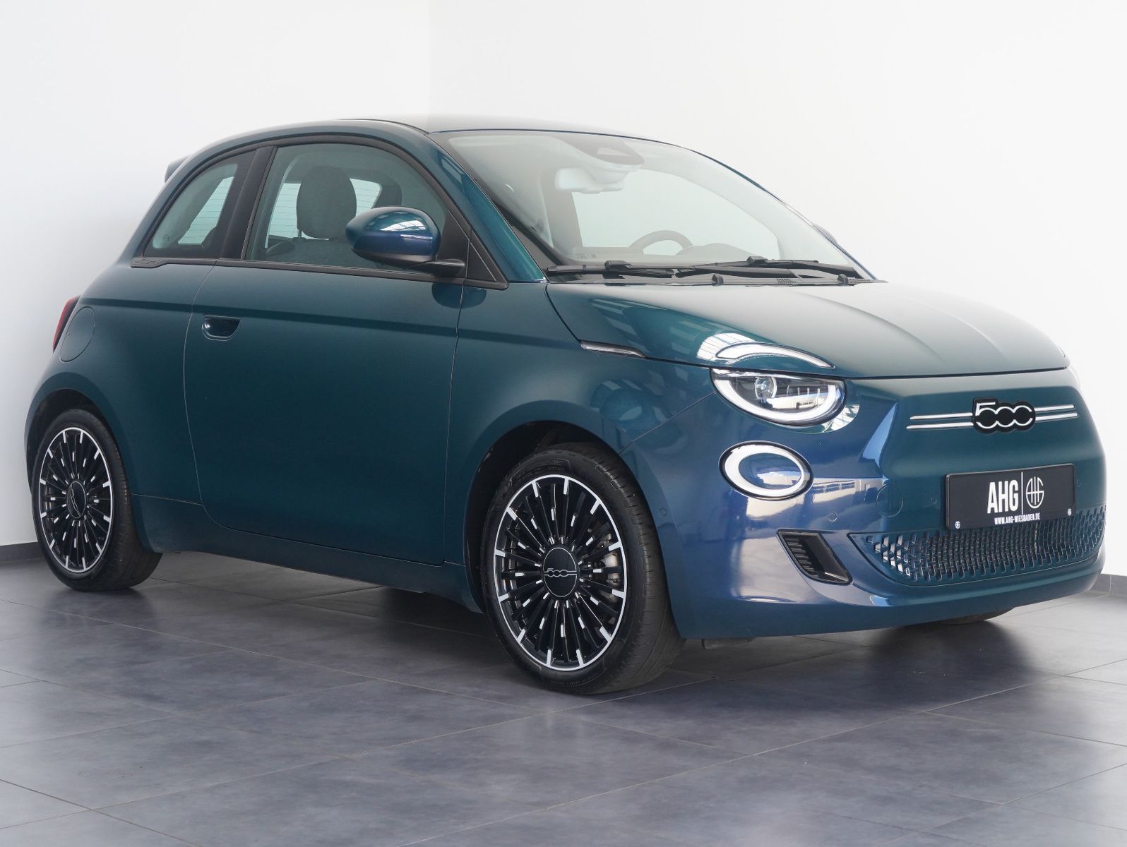 Fahrzeugabbildung Fiat 500e Icon 87KW/42kWh/DC-LADEN/CARPLAY/DAB/SOH