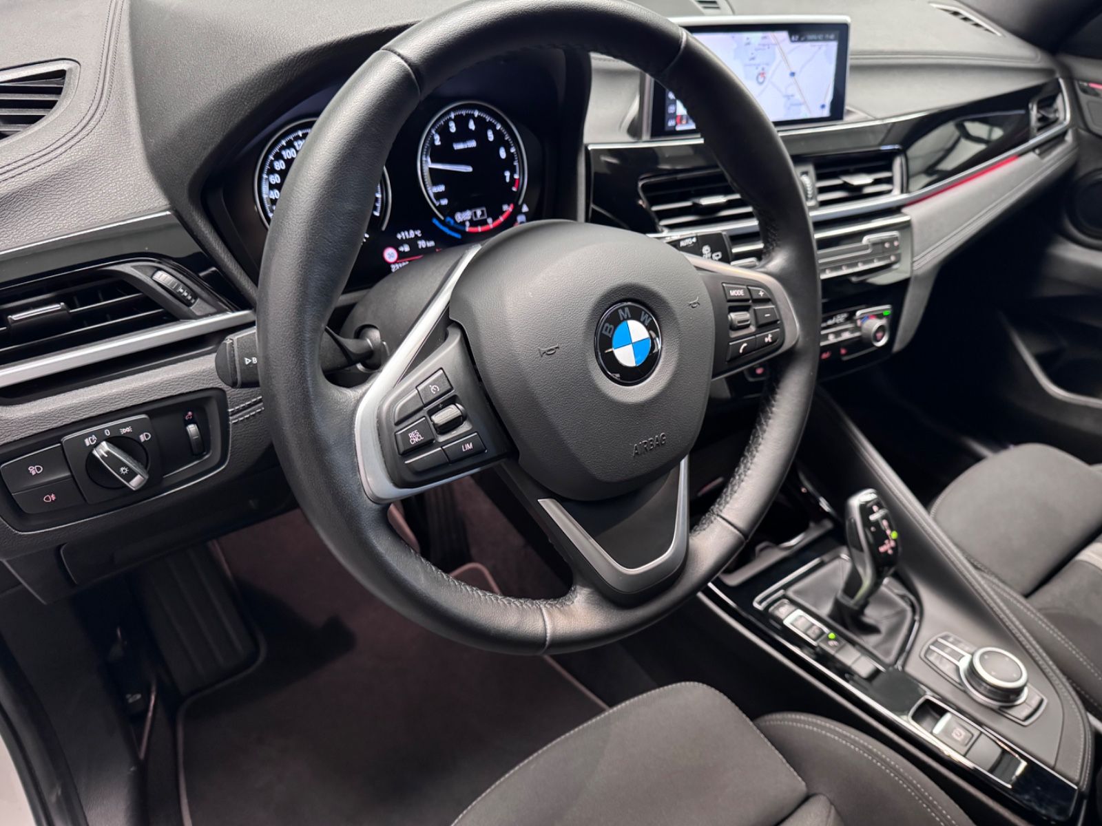 BMW X2 sDrive 20 i Advantage Plus/Navi/Tempomat foto 8