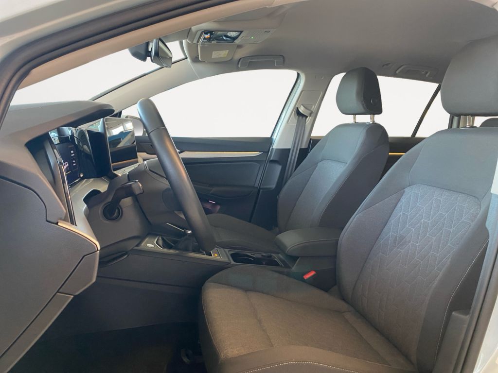 Fahrzeugabbildung Volkswagen Golf Variant 1.5TSI Life AHZV 5 Jahre NWGarantie