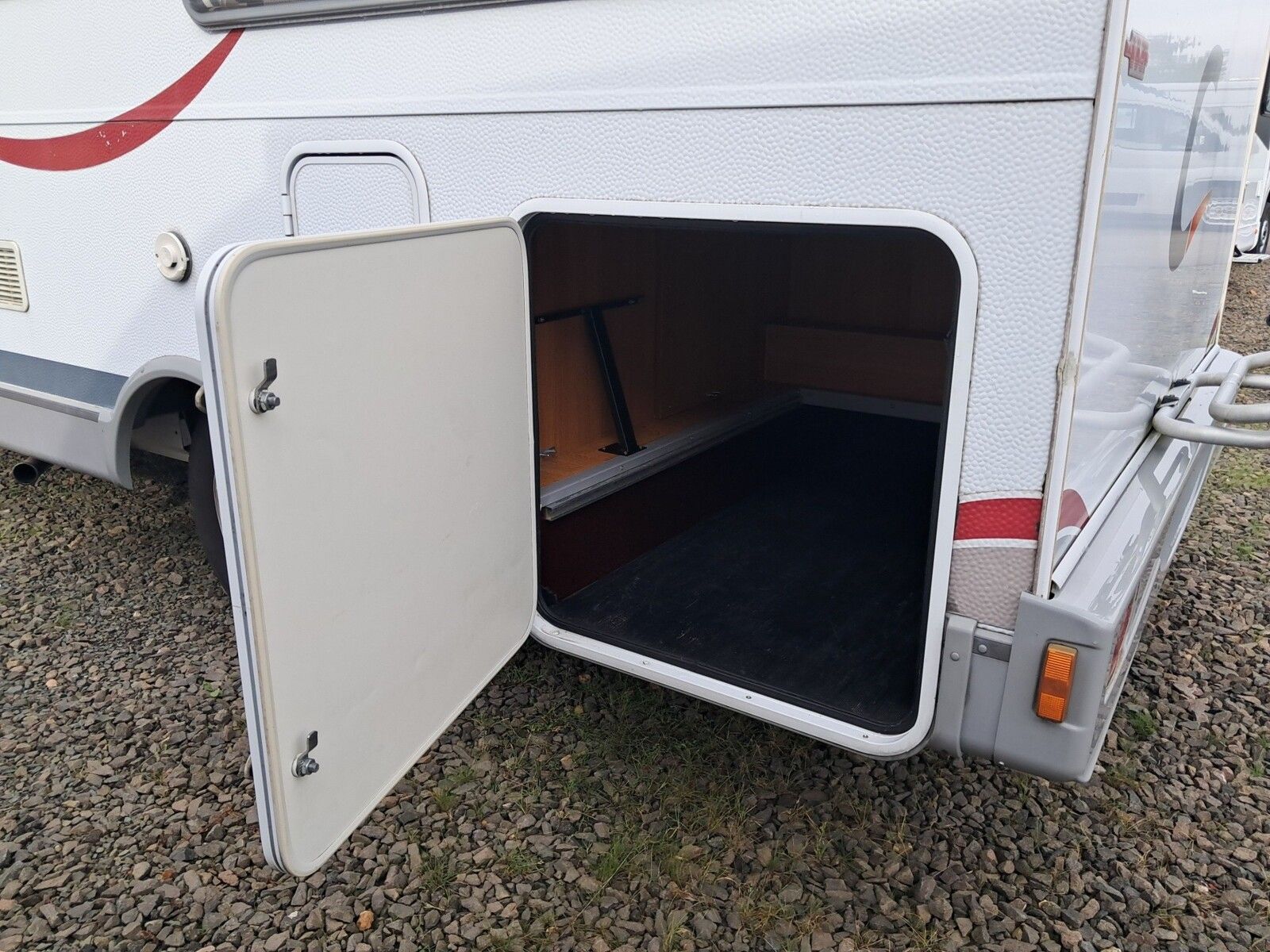 Fahrzeugabbildung Carado T 345 Fahrradträger,Radio,Heckbad