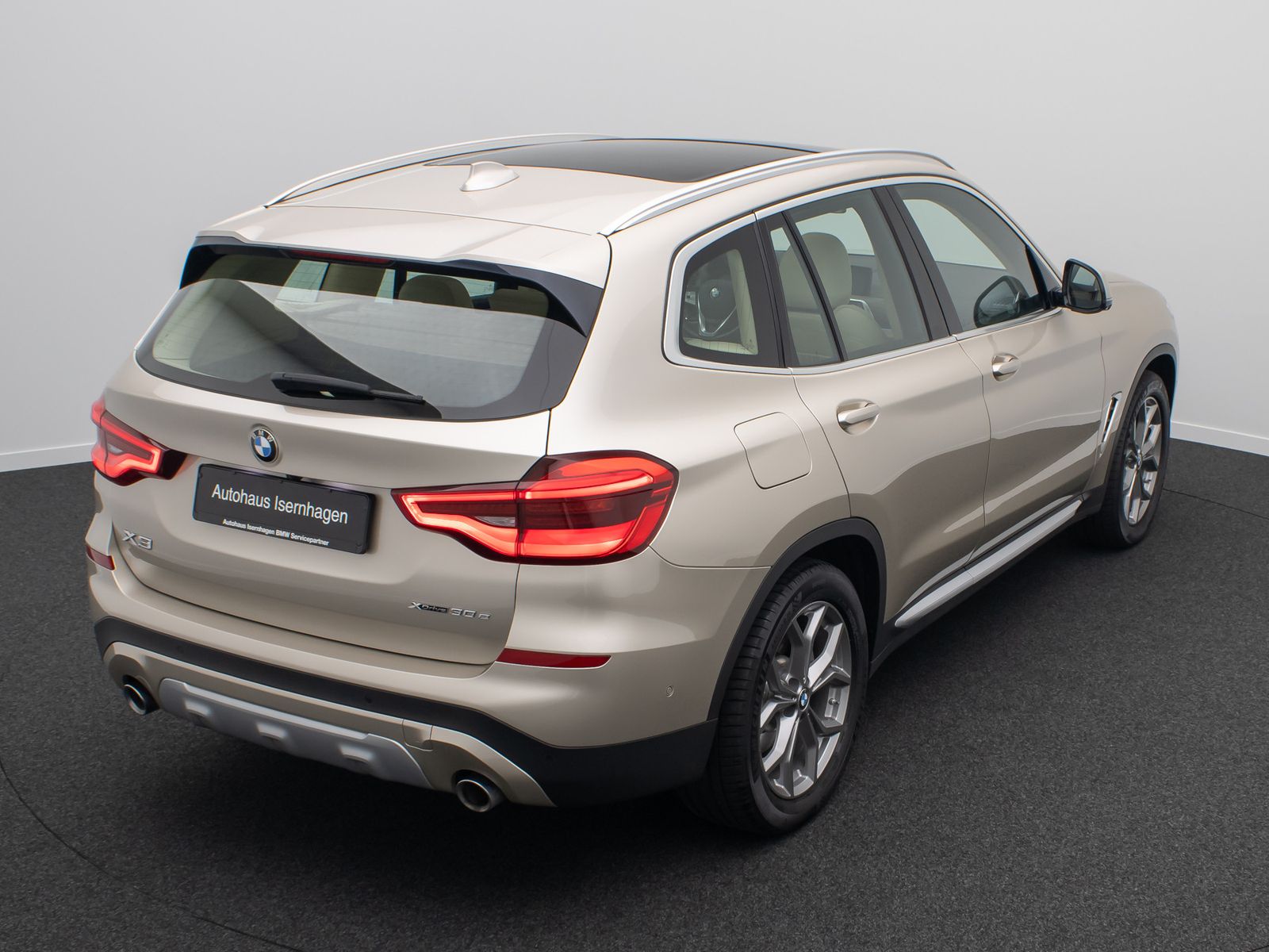 Fahrzeugabbildung BMW X3 xD30e xLine HUD 360°DAB Alarm HiFi Individual