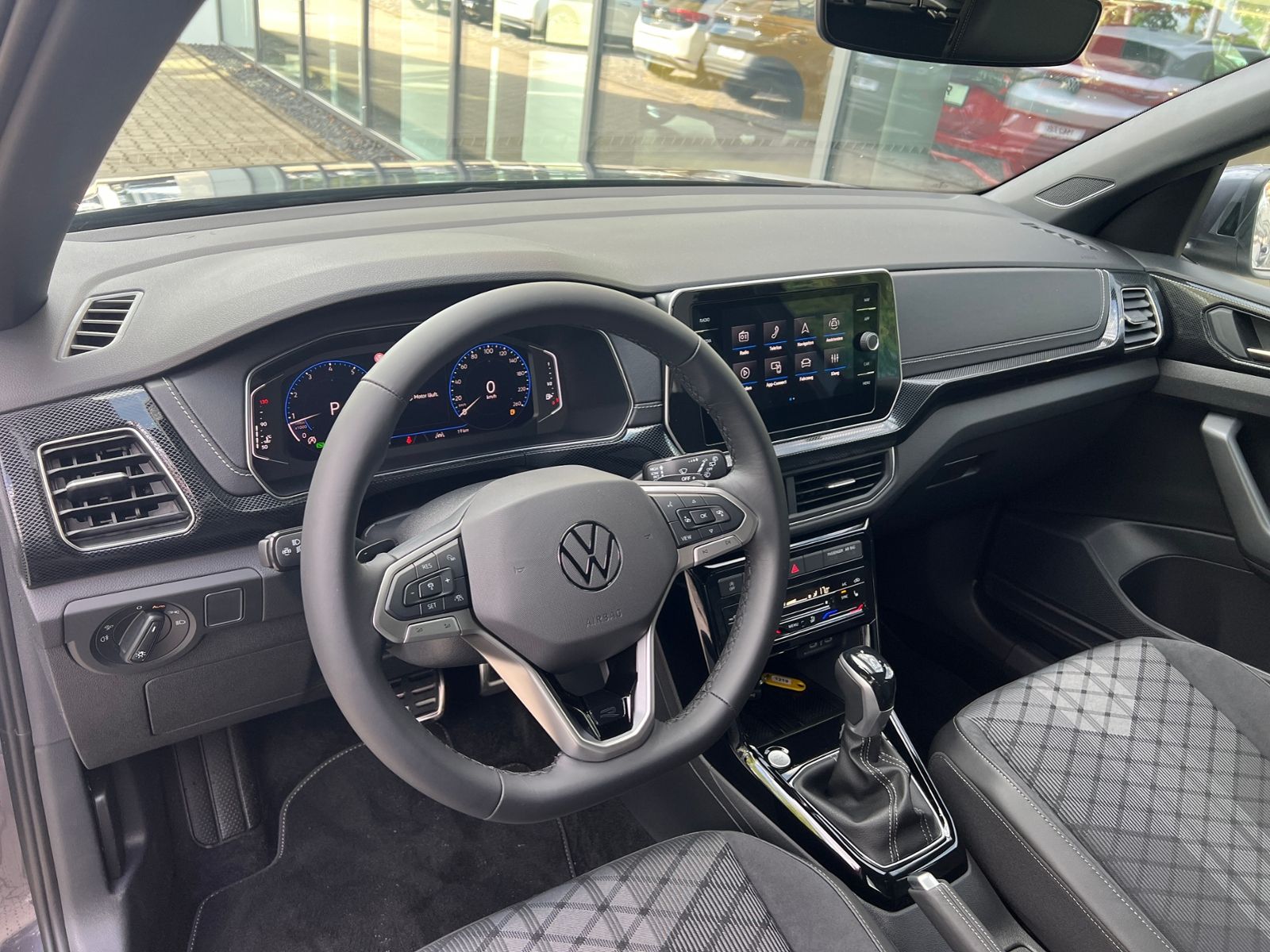Fahrzeugabbildung Volkswagen T-Cross R-Line 1.5 TSI DSG *AHK, IQ.LIGHT, ACC,