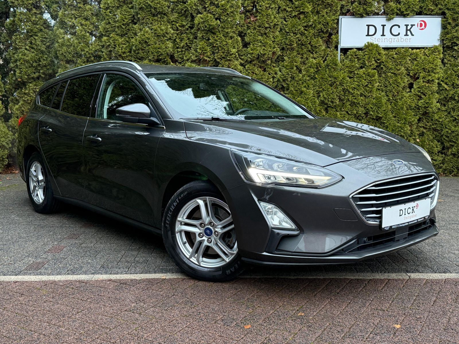 Fahrzeugabbildung Ford Focus 1.5 TDCi Aut. Cool&Connect LED+NAV+AHK+KAM