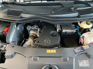 Mercedes V 220 - 4