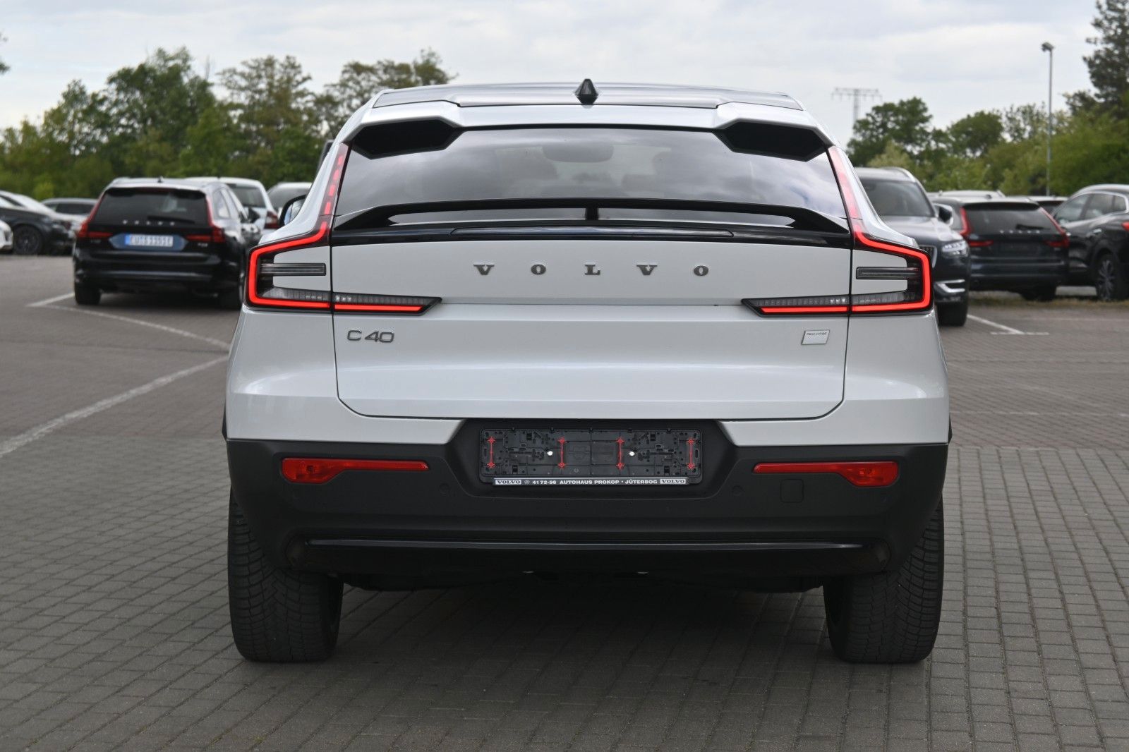 Fahrzeugabbildung Volvo C40 Ultimate BEV Single Motor H/K*AHK*PANO*