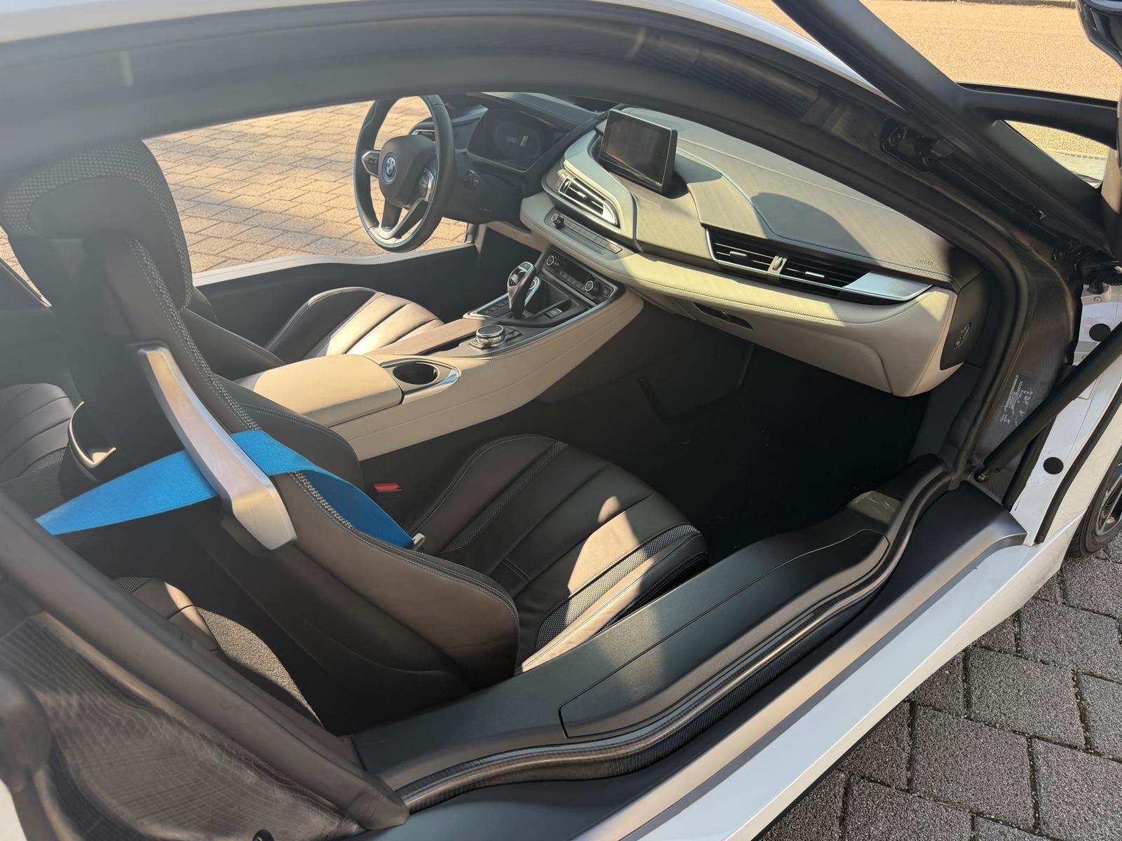 BMW i8 Coupe Navi Head-Up. 2.Hd.