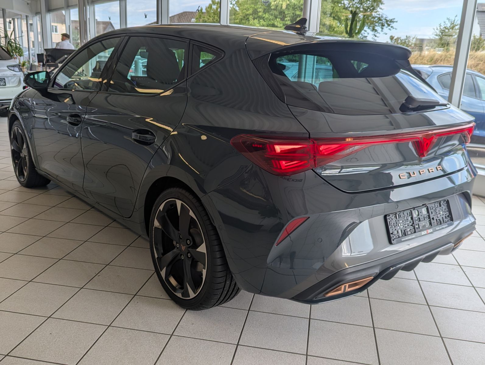 Fahrzeugabbildung CUPRA Leon 1.5 e-Hybrid Matrix Edge-Intelligent-Paket