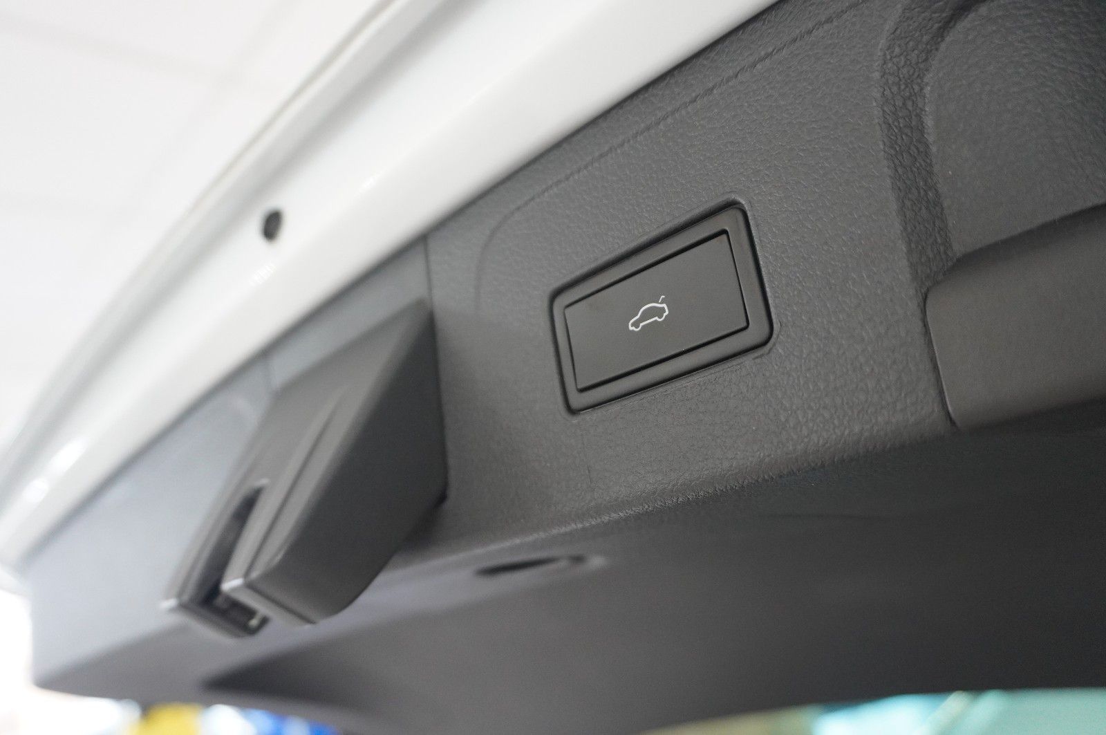 Fahrzeugabbildung Volkswagen Passat Vari. 2.0D R-LINE 4M NAVI/LED/KAMERA/AHK