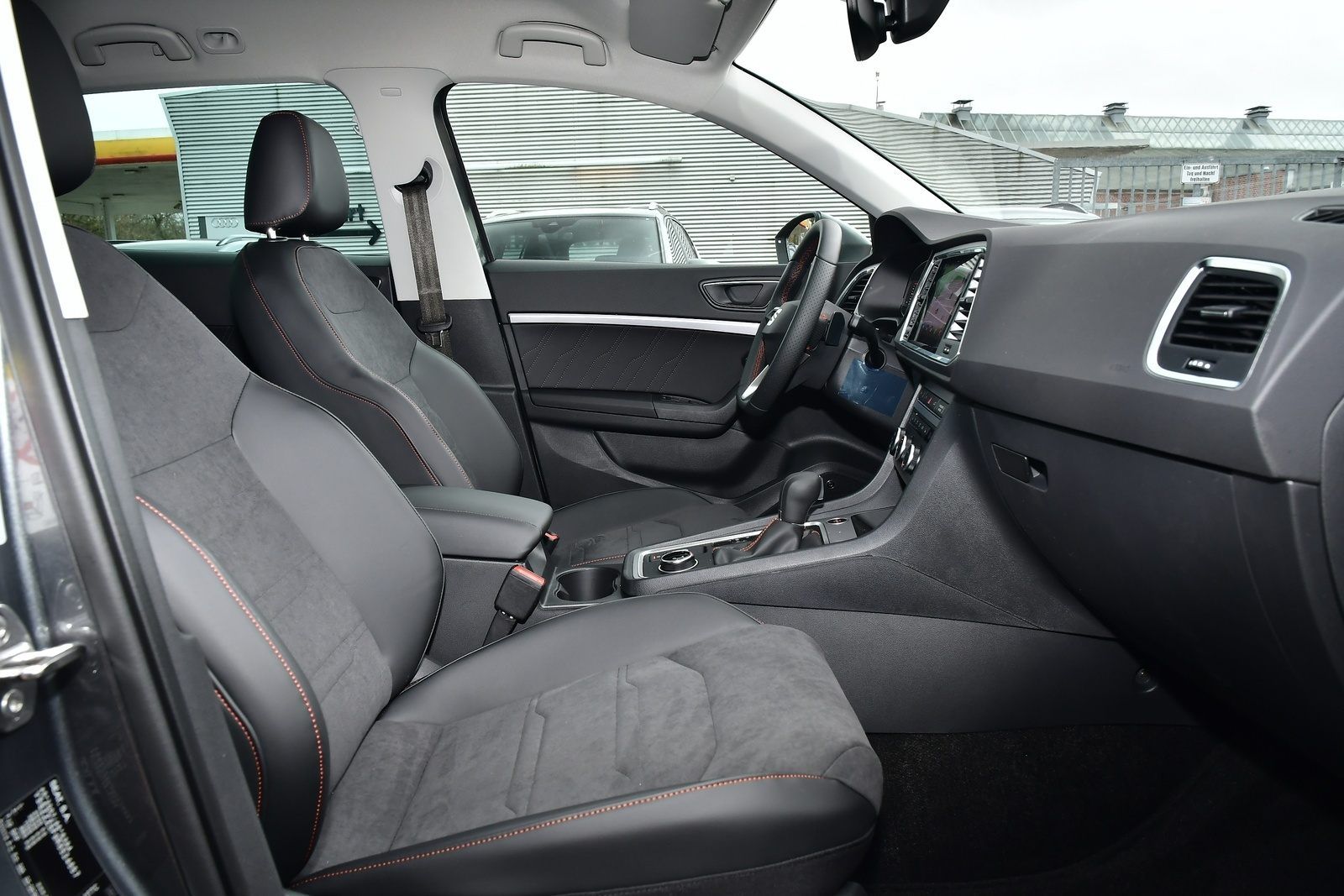 Fahrzeugabbildung SEAT Ateca 2.0 TDI FR (EURO 6d) FR, Navi, AHK, LED,St