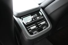 Fahrzeugabbildung Volvo S90 D5 AWD R-Design*LUFT*HUD*360*MASSAGE*21"*DAB