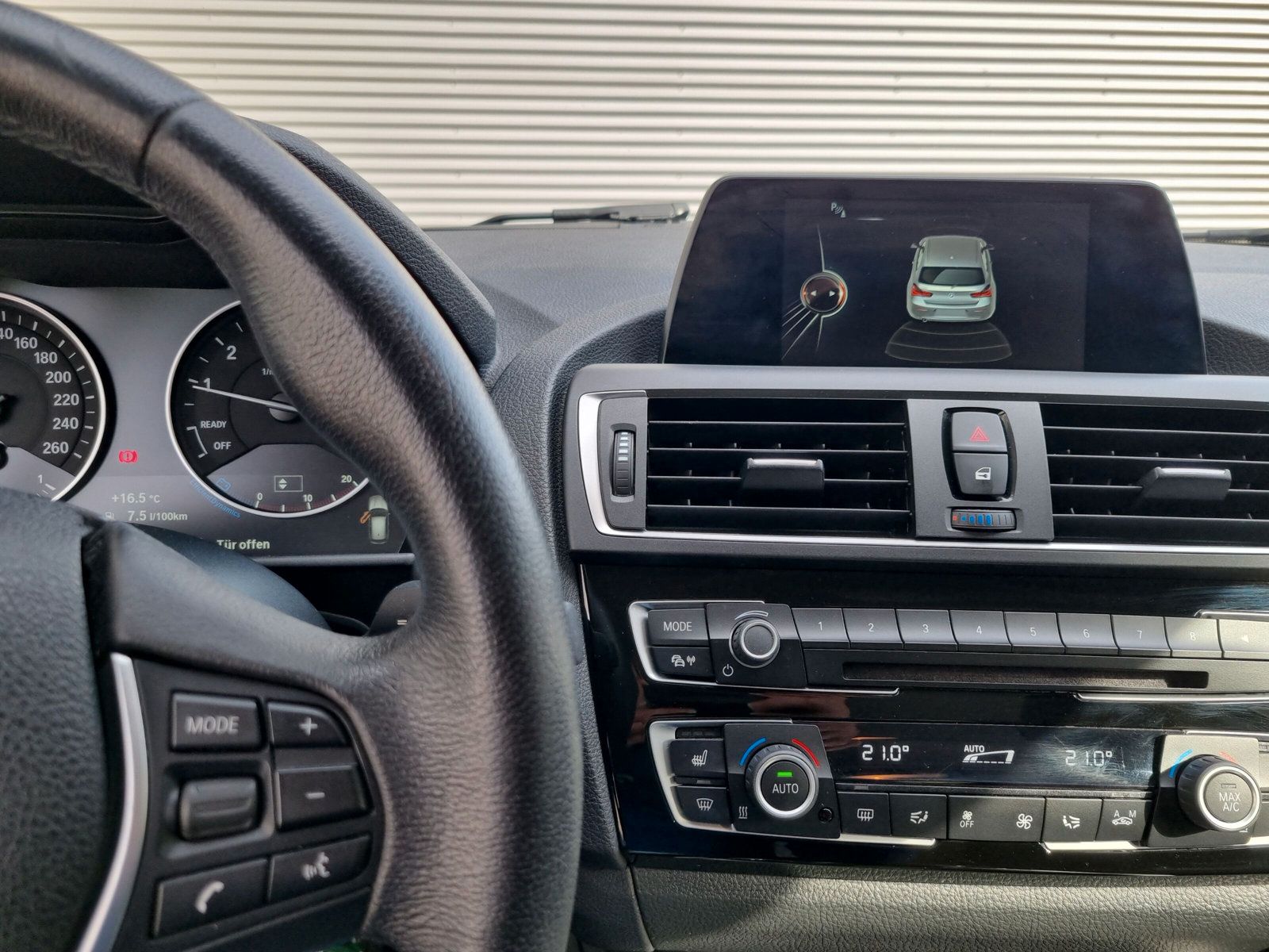 Fahrzeugabbildung BMW 118 i Advantage LED PDC NAVI SHZ