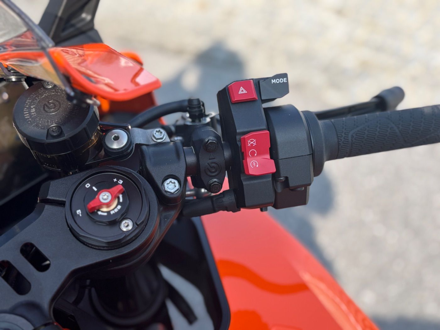 Fahrzeugabbildung KTM 990 RC R 48 Monate Garantie Modell 2026, beide F