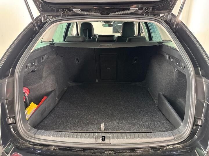 Fahrzeugabbildung SKODA Octavia Combi Ambition TSI NAVI PDC GRA NEBEL 1.
