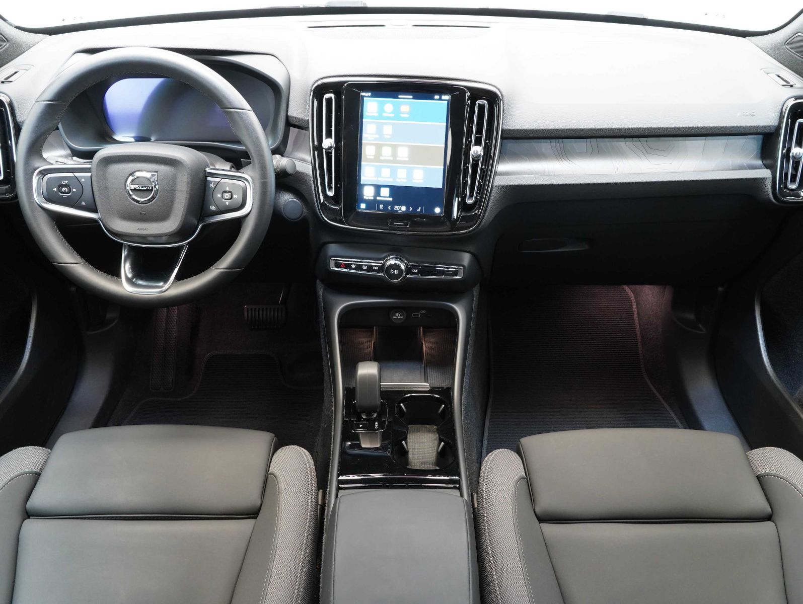 Fahrzeugabbildung Volvo C40 Plus Recharge Twin Pure Electric AWD