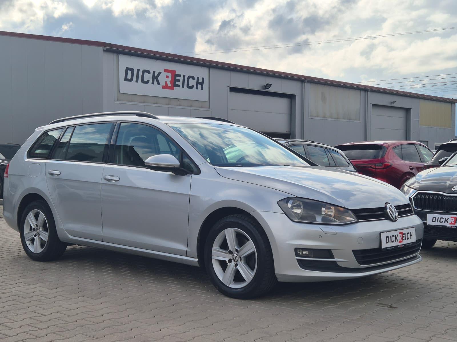 Volkswagen Golf 2015 — rear view