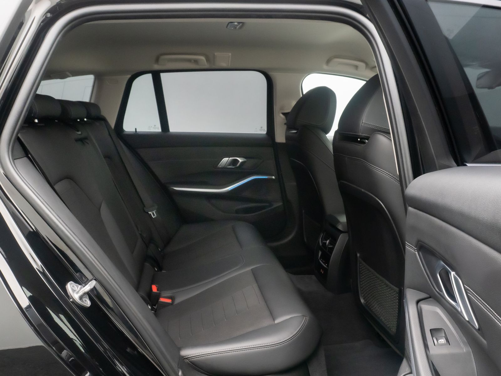 Fahrzeugabbildung BMW 320e Sport Line Alarm DAB Kamera Individual Komf