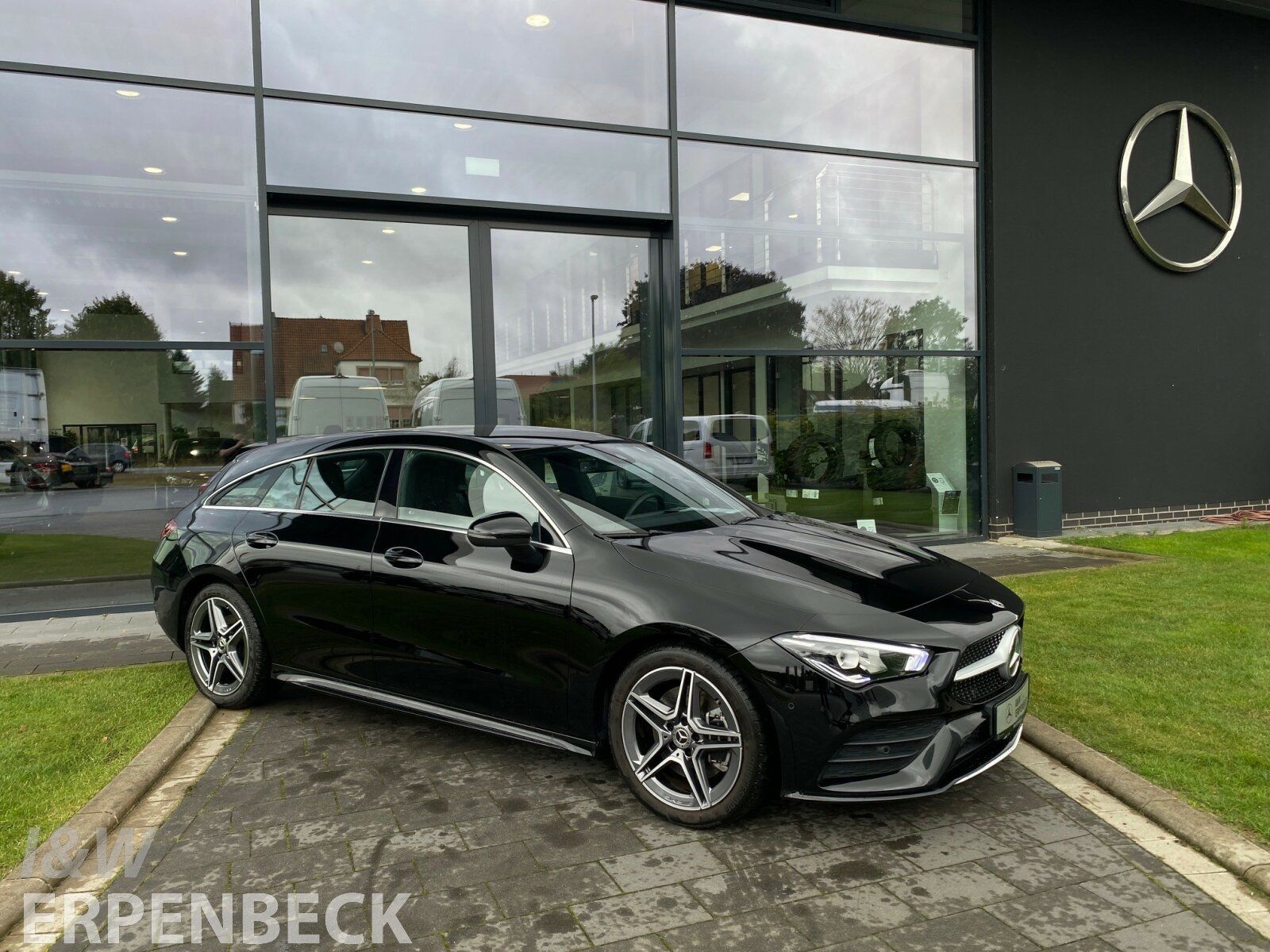 Fahrzeugabbildung Mercedes-Benz CLA 200 SB AMG Distr AHK Kamera EasyPack EDW LED