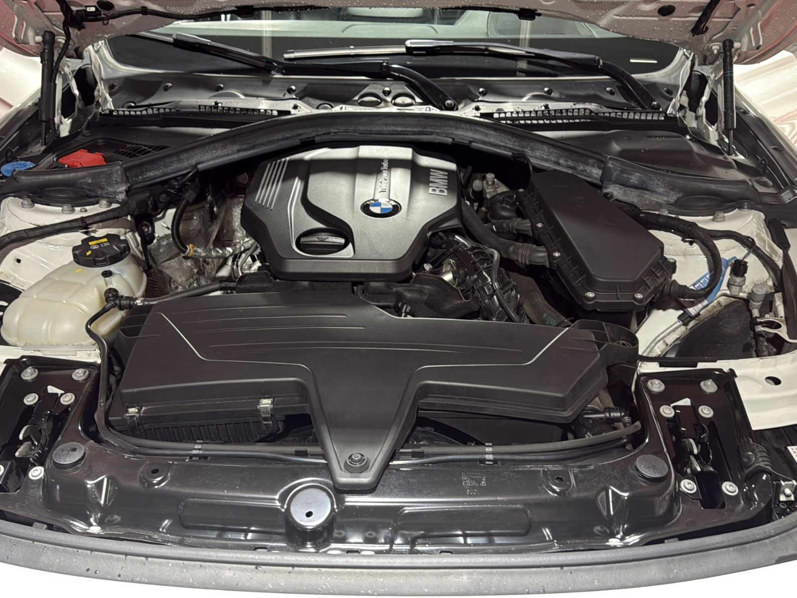 Fahrzeugabbildung BMW 320 d Touring  xDrive M Sport Shadow/ AHK