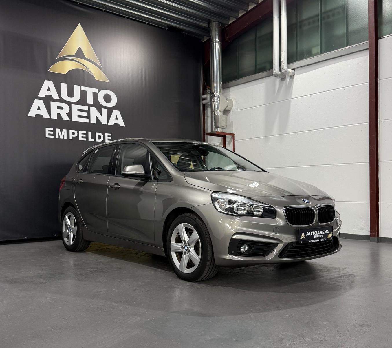 BMW 220d Active Tourer xDrive Aut.*AHK*PDC*Pano