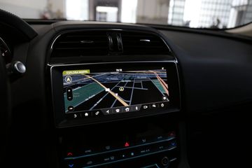 Jaguar F-Pace - 8