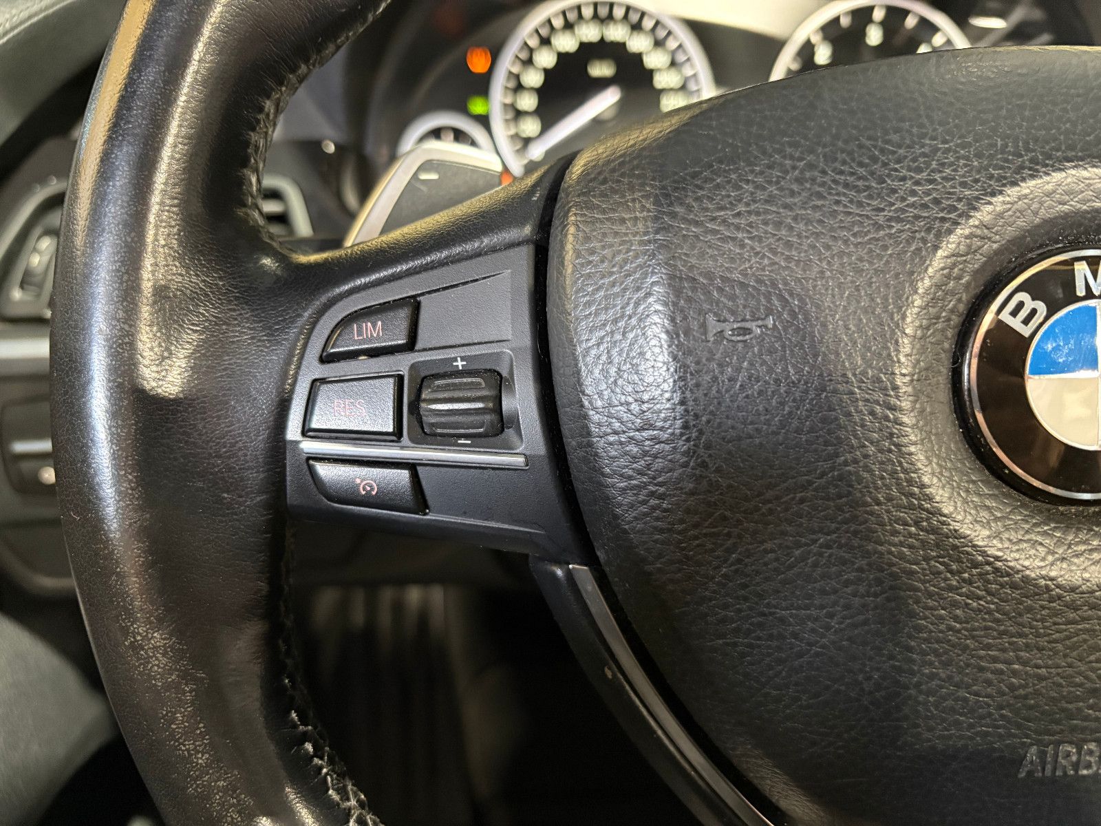 Fahrzeugabbildung BMW 640 Cabrio d xDrive/KAMERA/NAVI/MEMORY/BI-XENON