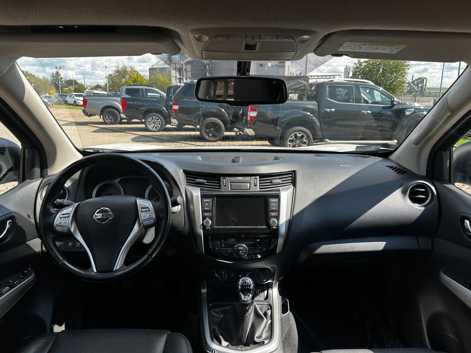 Fahrzeugabbildung Nissan Navara NP300 N-Guard 4x4 wie neu, Werksgarantie