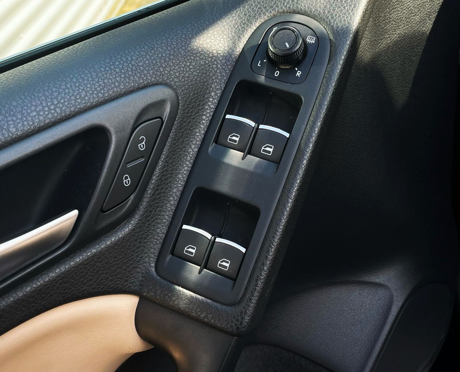 Fahrzeugabbildung Volkswagen Golf VI CABRIO EXCL EDITION KLIMAAUT LEDER NAVI