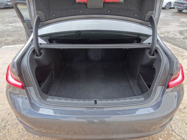 Fahrzeugabbildung BMW 320d Sport Line/1.Hd/Virtual/AHK/Leder Navi/