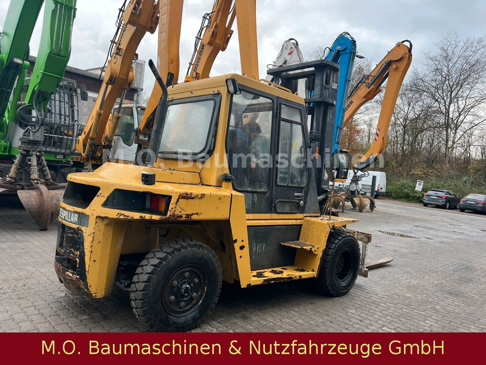 Fahrzeugabbildung CAT DF 70 / 7T / 4m / Drehgerät /