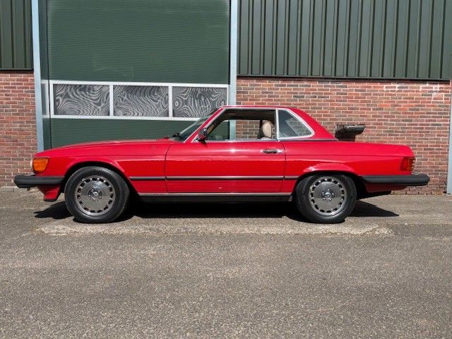 Mercedes-Benz SL 560 Cabriolet 1989 Signal Red FIRST PAINT
