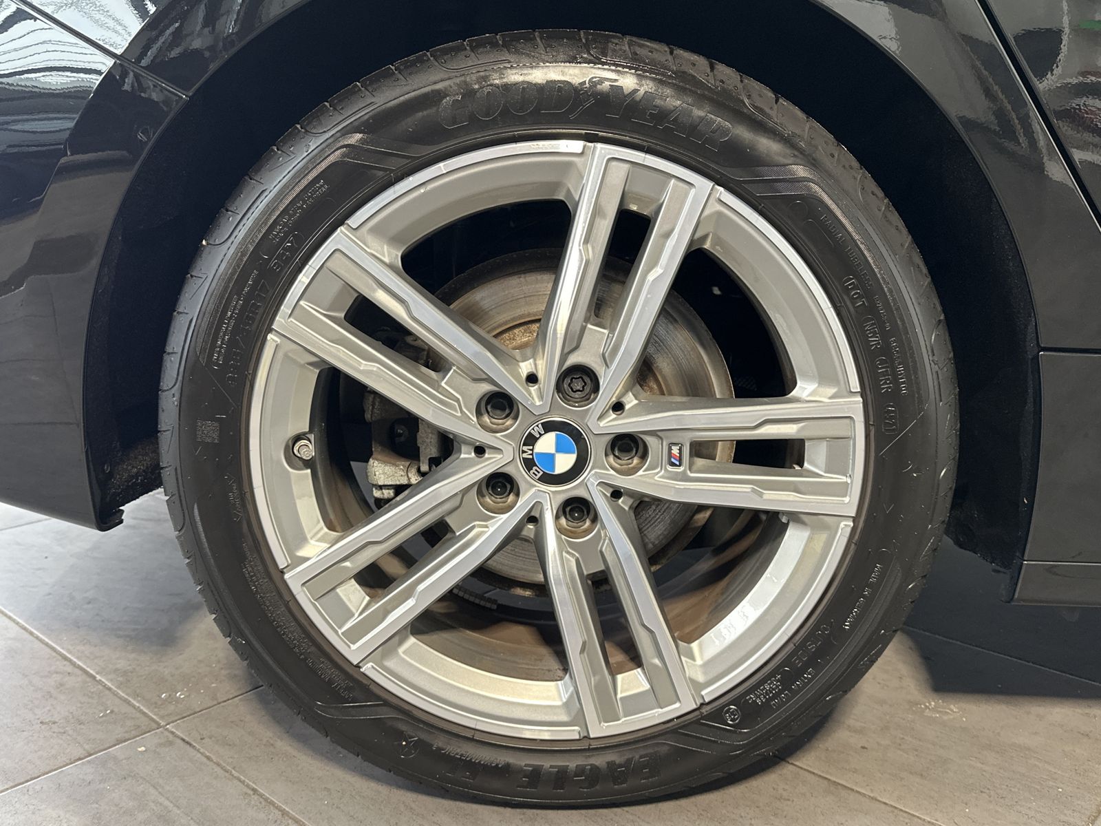 Fahrzeugabbildung BMW 118i 5-Türer M-Sport Aut. NAV+LED+HIFI+17ZOLL+PP