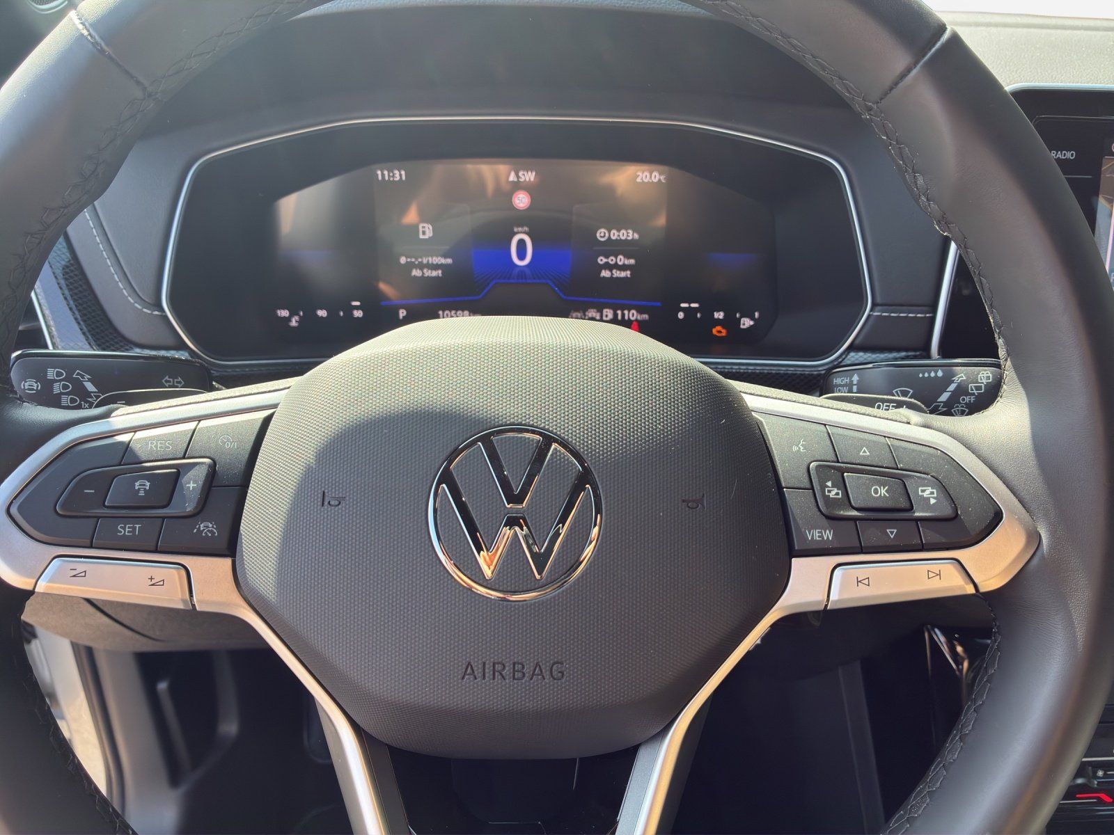 Fahrzeugabbildung Volkswagen T-Cross R-LINE 1.5 TSI.DSG.RF-Kamera.SH.Navi.LED